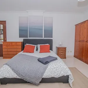 https://room-with-private-bathroom-a2q4-penha-faro.hotelaalgarve.com